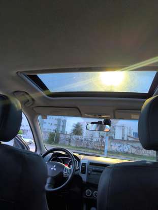 MITSUBISHI-OUTLANDER-2011