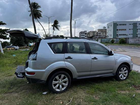 MITSUBISHI-OUTLANDER-2.0 16V GASOLINA 4P AUTOMÁTICO MITSUBISHI-OUTLANDER-2011
