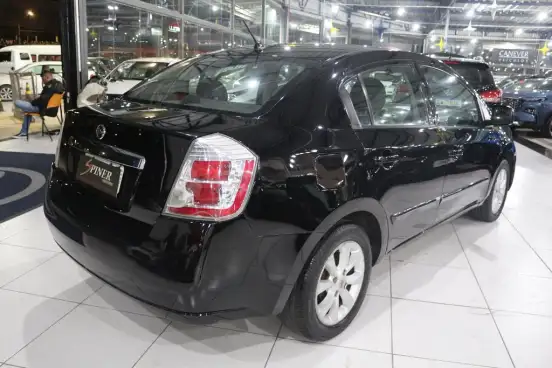 NISSAN-SENTRA-2010