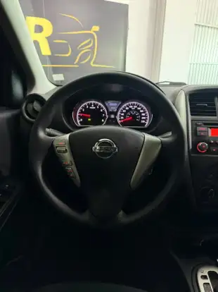 NISSAN-VERSA-2017