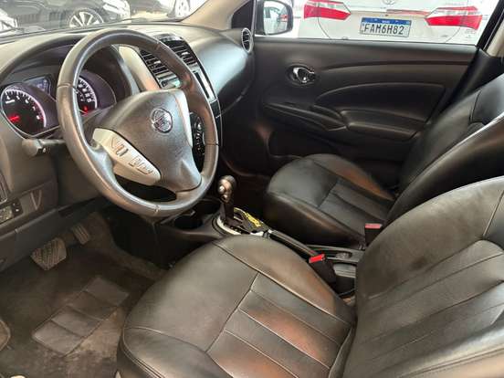NISSAN-VERSA-2017