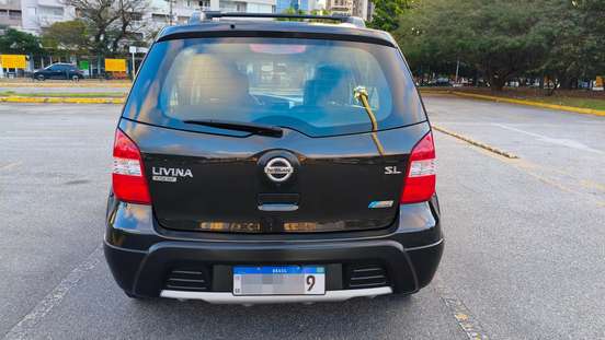 NISSAN-LIVINA-2011