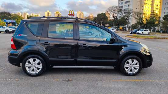 NISSAN-LIVINA-2011