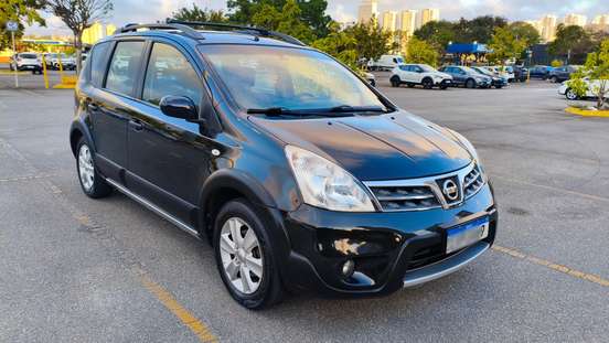 NISSAN-LIVINA-2011