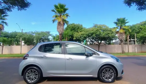 PEUGEOT 208 1.6 ALLURE 16V FLEX 4P AUTOMÁTICO