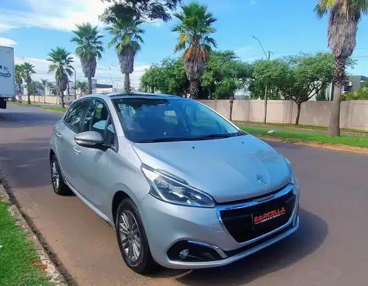 PEUGEOT-208-2017