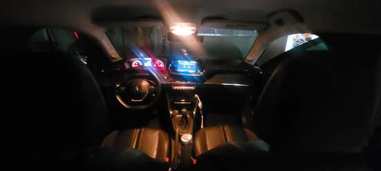PEUGEOT-208-2021