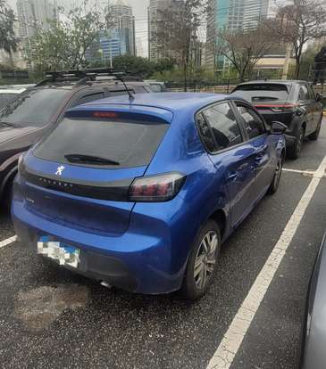 PEUGEOT-208-2021