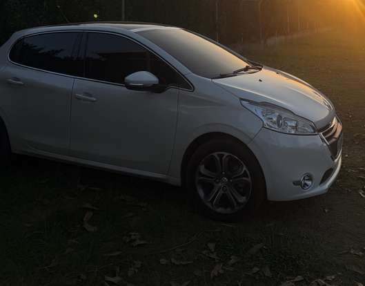 PEUGEOT-208-2013