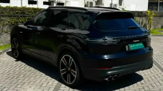 PORSCHE-CAYENNE-2021