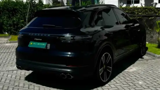 PORSCHE-CAYENNE-2021