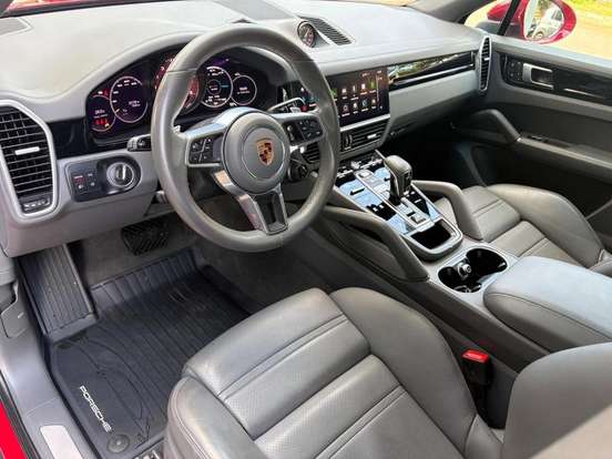 PORSCHE-CAYENNE-2022