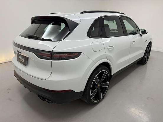 PORSCHE-CAYENNE-2022