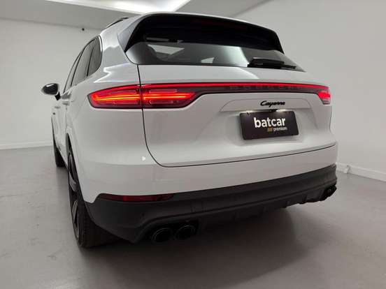 PORSCHE-CAYENNE-2022
