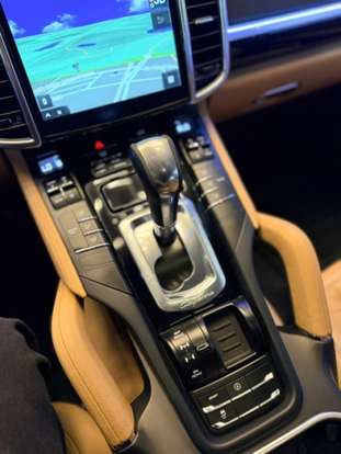 PORSCHE-CAYENNE-2016