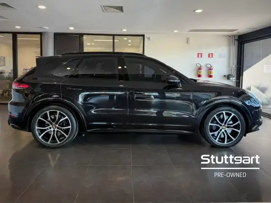 PORSCHE-CAYENNE-2022