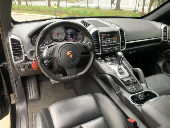 PORSCHE-CAYENNE-2010