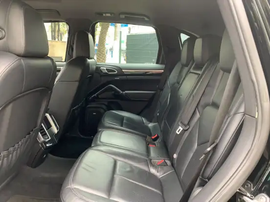 PORSCHE-CAYENNE-2010