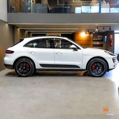 PORSCHE-MACAN-2017