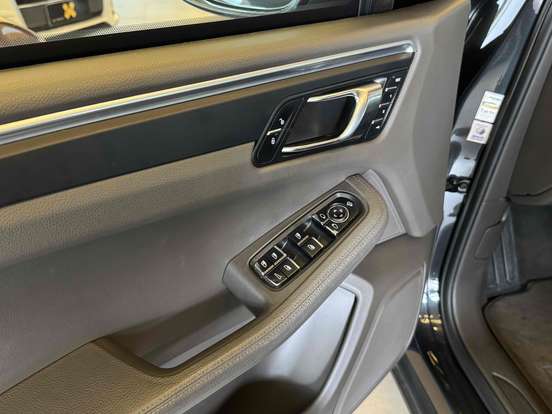 PORSCHE-MACAN-2.0 16V GASOLINA 4P AUTOMÁTICO PORSCHE-MACAN-2017