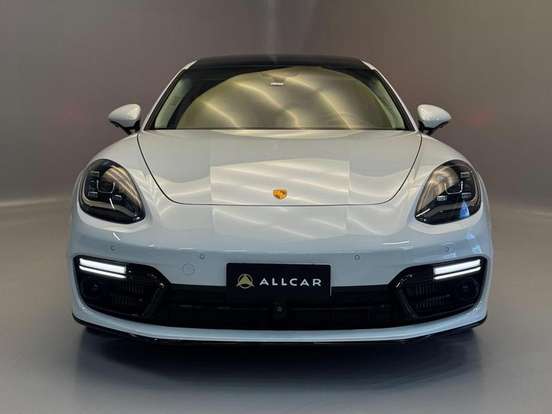 PORSCHE-PANAMERA-2022