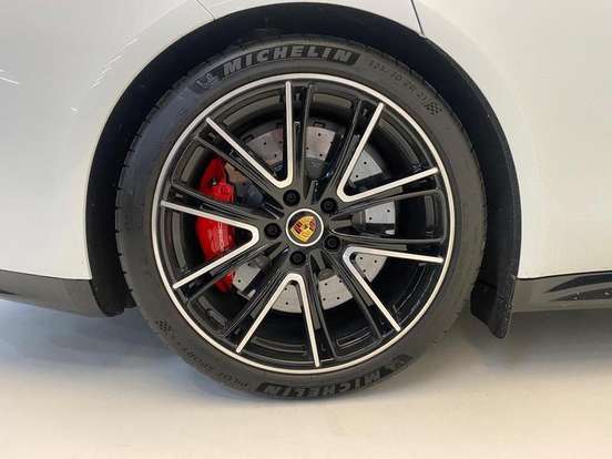 PORSCHE-PANAMERA-2022