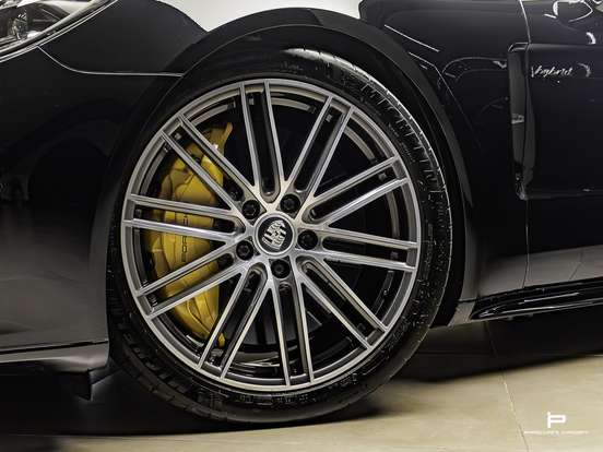 PORSCHE-PANAMERA-2022