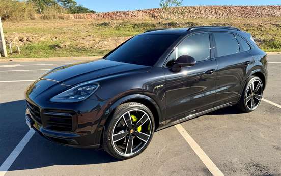 PORSCHE-CAYENNE-2022