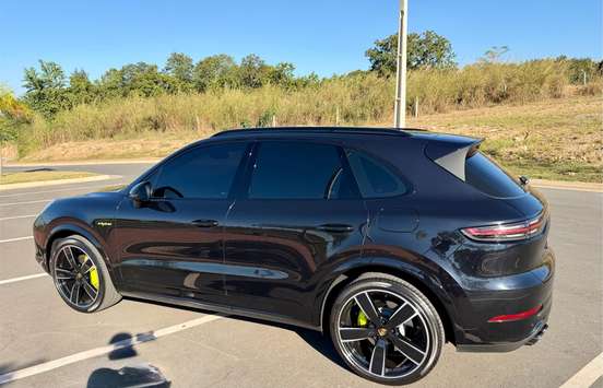 PORSCHE-CAYENNE-2022