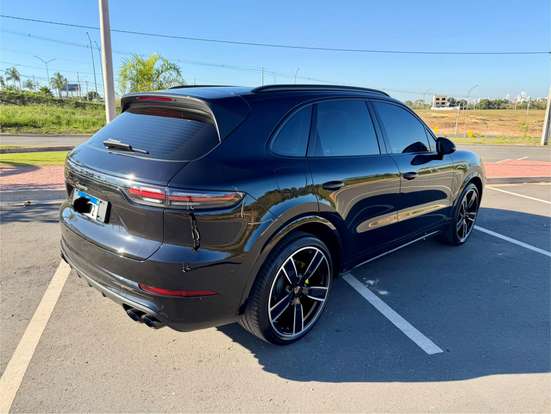 PORSCHE-CAYENNE-2022