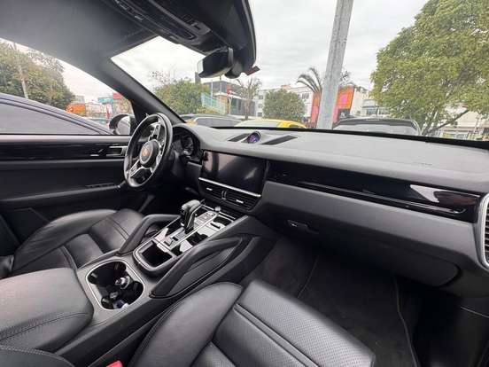 PORSCHE-CAYENNE-2020