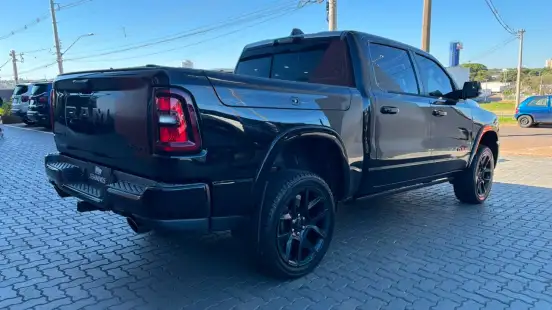 RAM-1500-3.0 HURRICANE 6 BITURBO GASOLINA LARAMIE NIGHT EDITION CD 4X4 AUTOMÁTICO RAM-1500-2024
