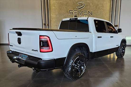 RAM-1500-5.7 V8 GASOLINA REBEL CD 4X4 AUTOMÁTICO RAM-1500-2023