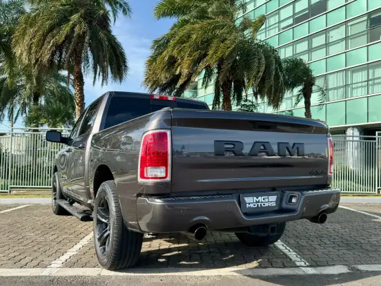 RAM-CLASSIC-5.7 V8 GASOLINA LARAMIE NIGHT EDITION CD 4X4 AUTOMÁTICO RAM-CLASSIC-2023