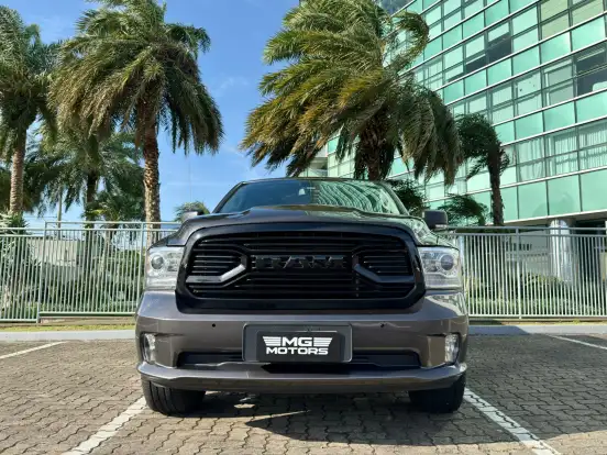 RAM-CLASSIC-5.7 V8 GASOLINA LARAMIE NIGHT EDITION CD 4X4 AUTOMÁTICO RAM-CLASSIC-2023