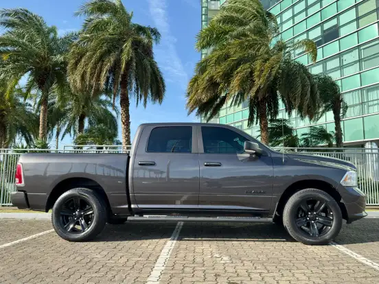 RAM-CLASSIC-5.7 V8 GASOLINA LARAMIE NIGHT EDITION CD 4X4 AUTOMÁTICO RAM-CLASSIC-2023
