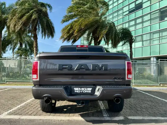 RAM-CLASSIC-5.7 V8 GASOLINA LARAMIE NIGHT EDITION CD 4X4 AUTOMÁTICO RAM-CLASSIC-2023