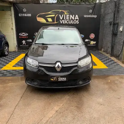 RENAULT-LOGAN-2018