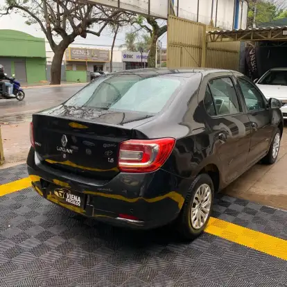 RENAULT-LOGAN-2018