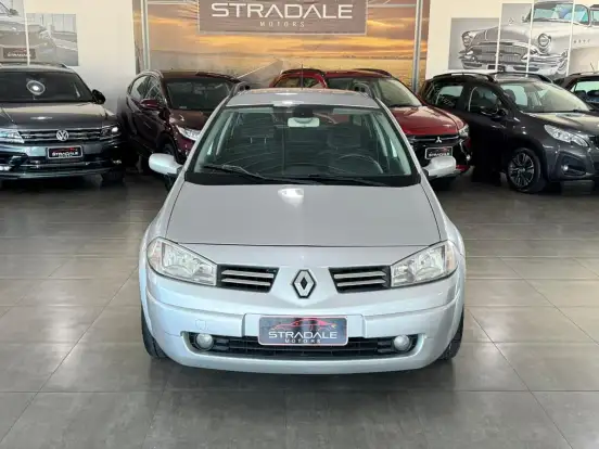 RENAULT-MEGANE-2011