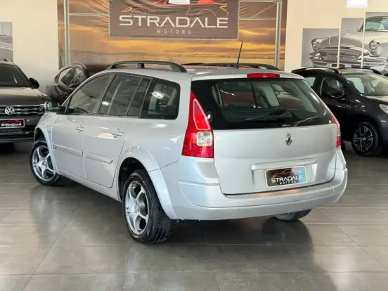 RENAULT-MEGANE-2011