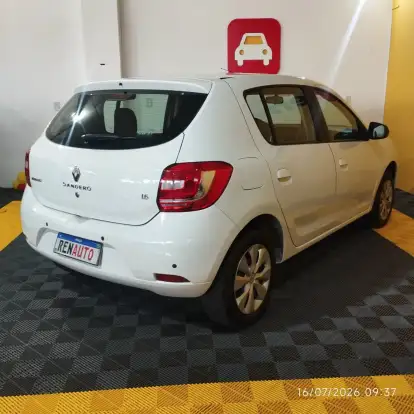 RENAULT-SANDERO-2016