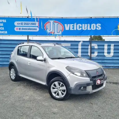 RENAULT-SANDERO-2014