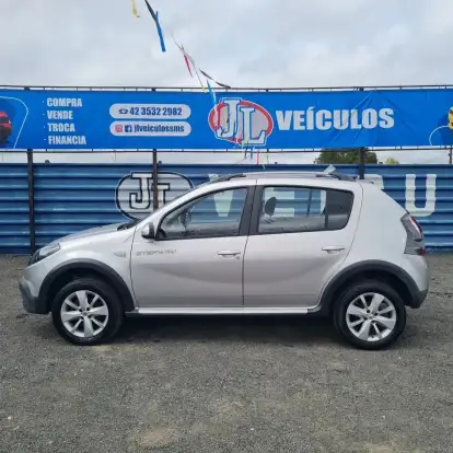RENAULT-SANDERO-2014