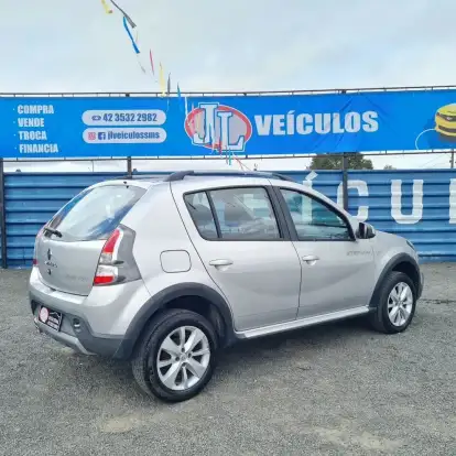 RENAULT-SANDERO-2014