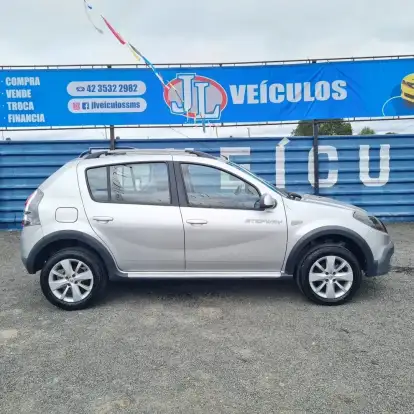 RENAULT-SANDERO-2014