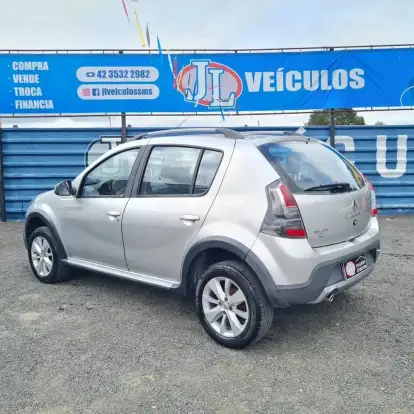 RENAULT-SANDERO-2014