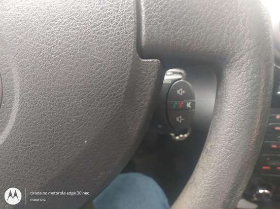 RENAULT-SANDERO-2012