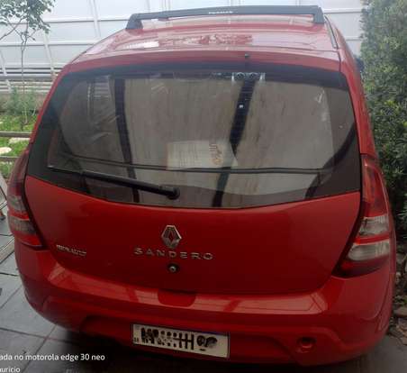 RENAULT-SANDERO-2012