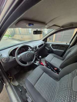 RENAULT-SANDERO-2011